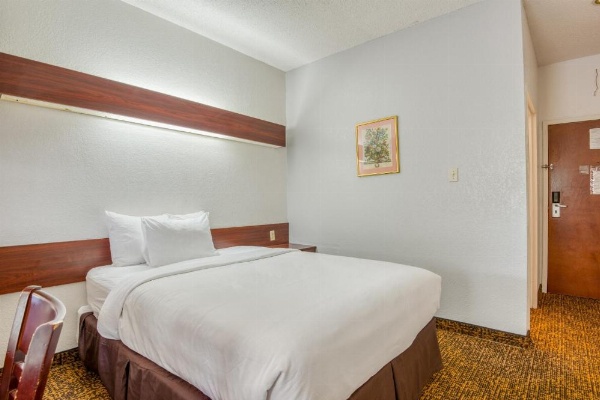 Trident Inn and Suites image 11