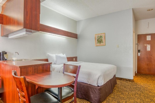 Trident Inn and Suites image 12