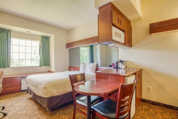 Trident Inn and Suites image 16