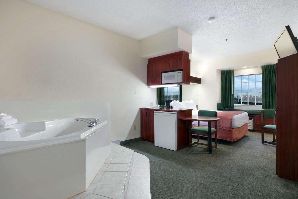 Trident Inn and Suites image 2