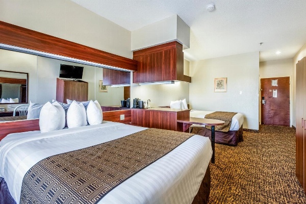 Trident Inn and Suites image 3