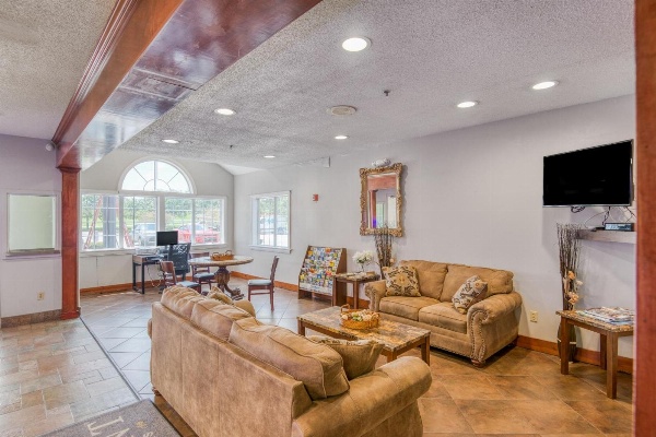 Trident Inn and Suites image 7